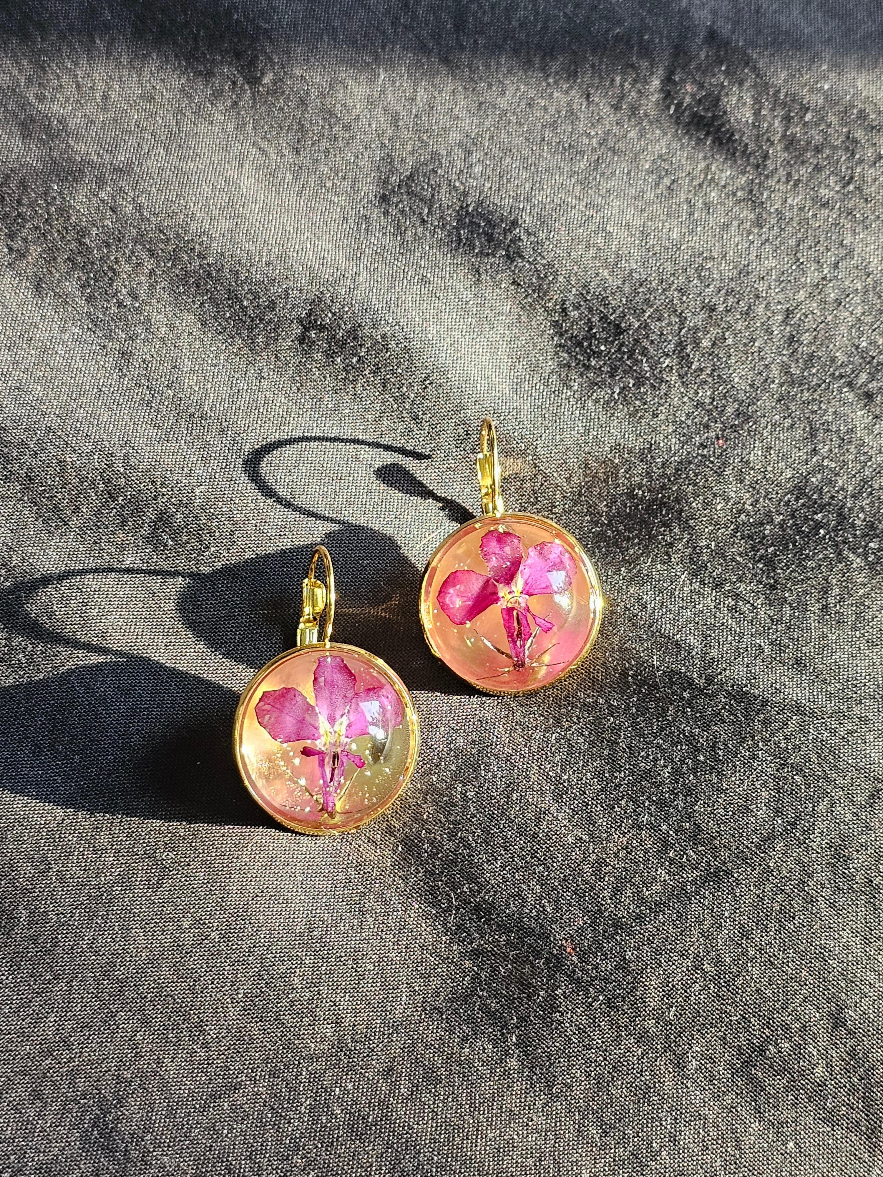 Handmade resin earrings with preserved wedding bouquet flowers – custom keepsake by Alma Makes