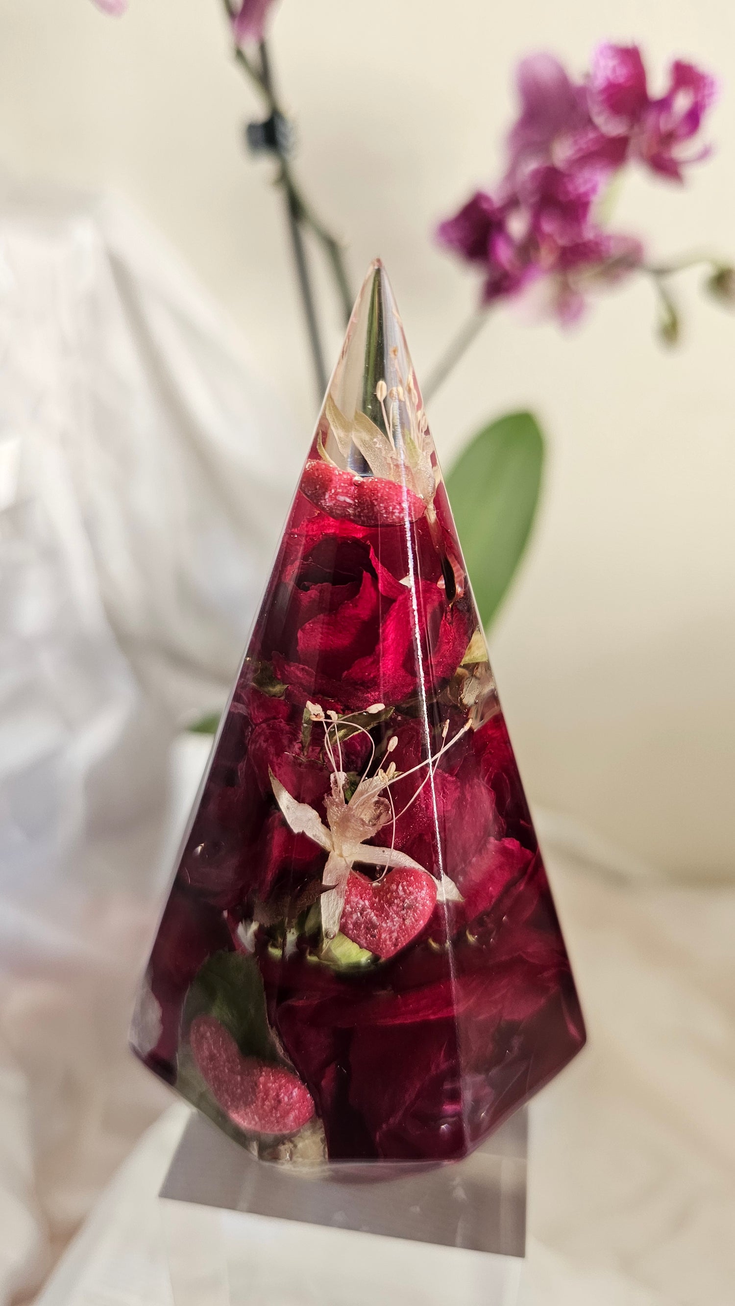 Custom memorial resin ring holder with preserved flowers and ashes – handmade keepsake by Alma Makes