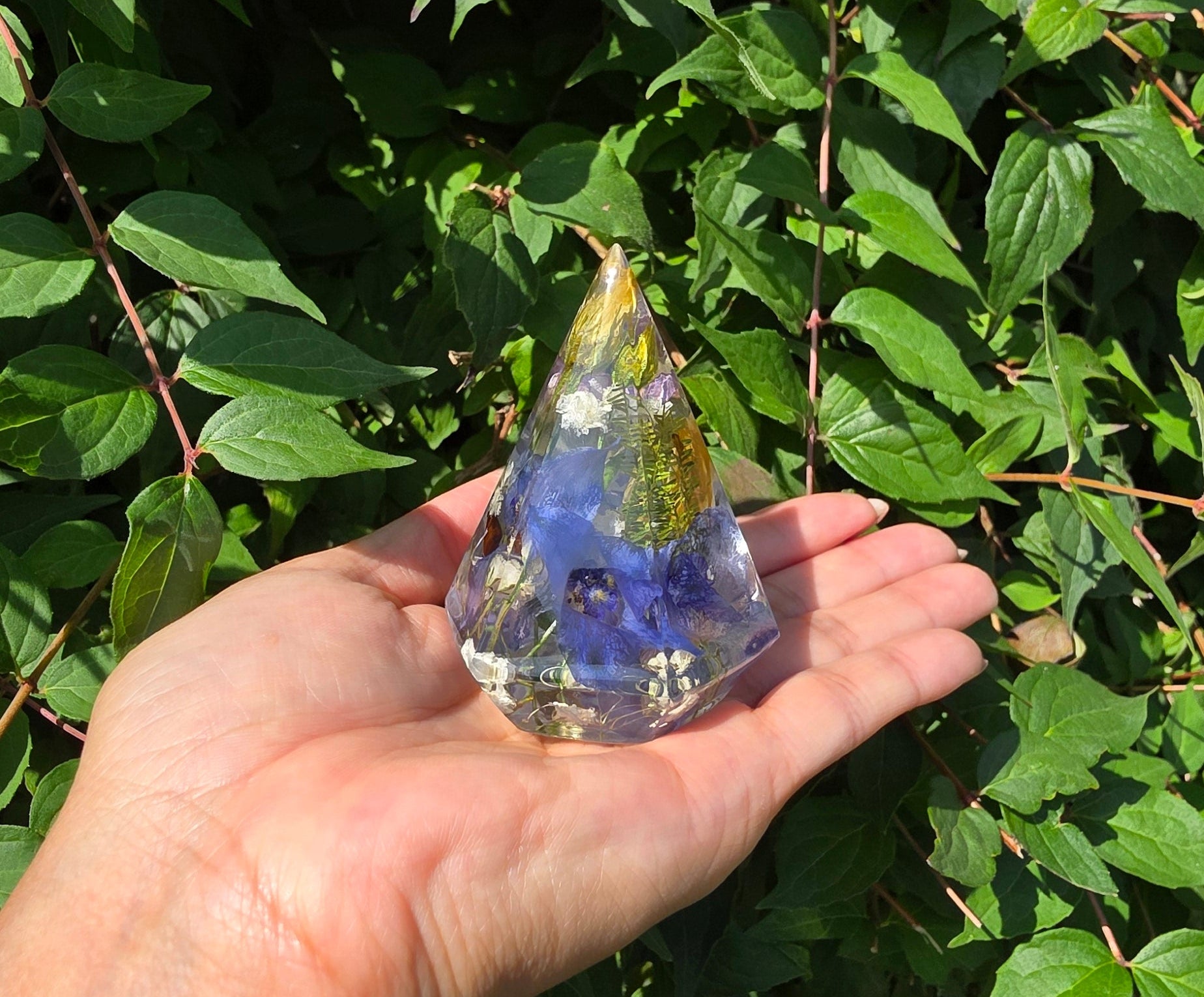 SMALL floral resin ring holder with preserved flowers, handmade keepsake by Alma Makes