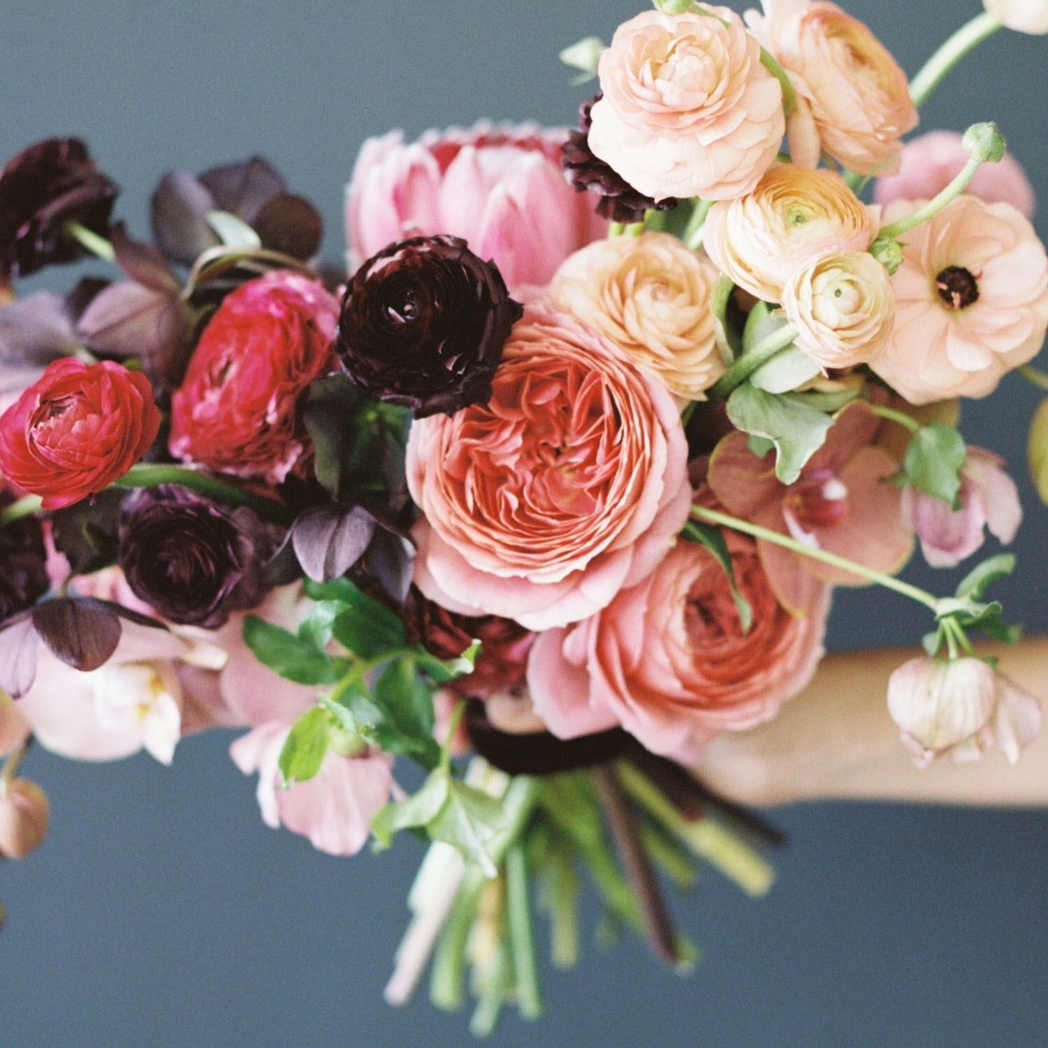 Fresh wedding bouquet with blush flowers – ideal for resin flower preservation by Alma Makes