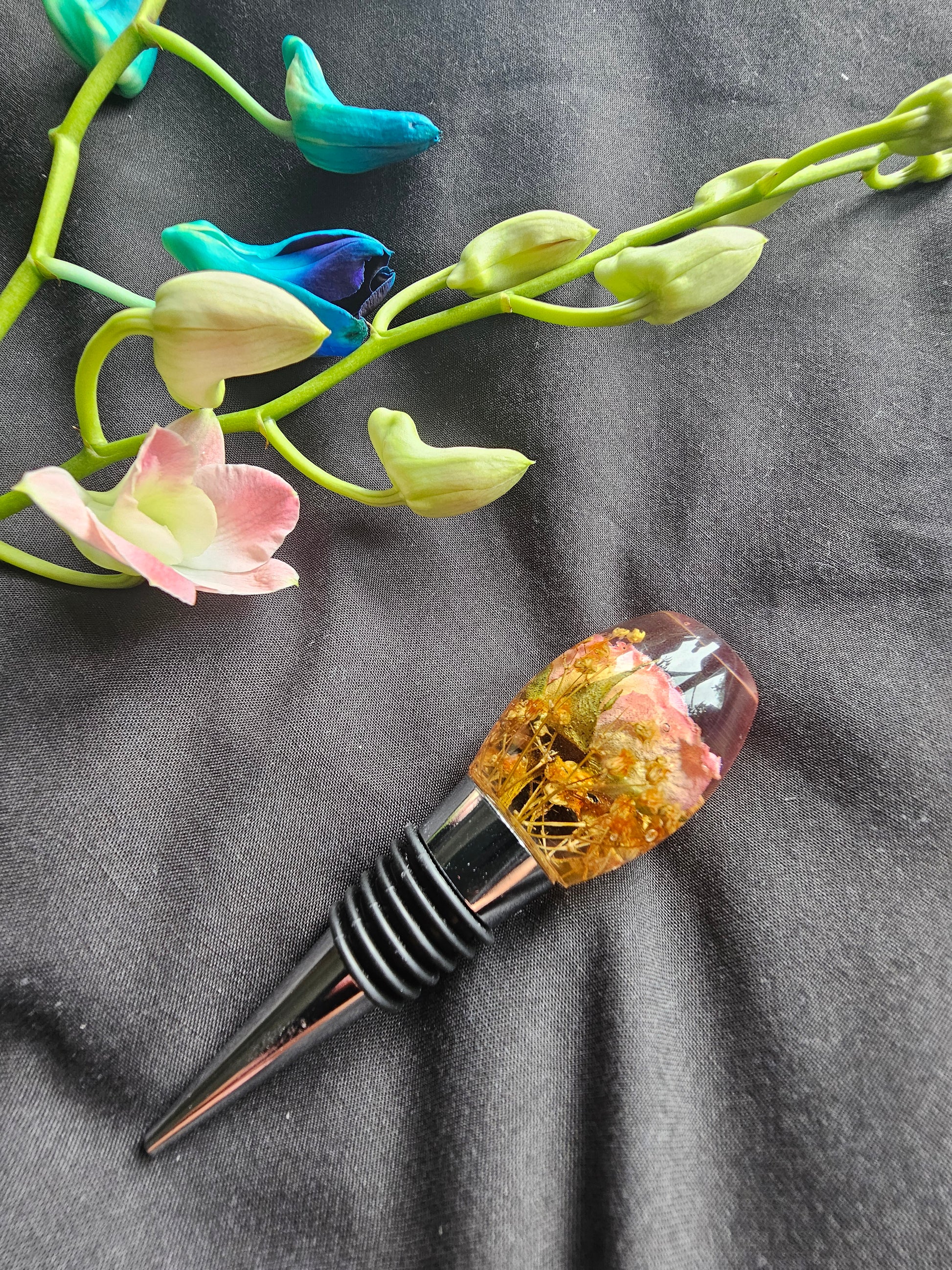 Custom floral resin Flat Oval wine bottle stopper with preserved flowers, handmade by Alma Makes